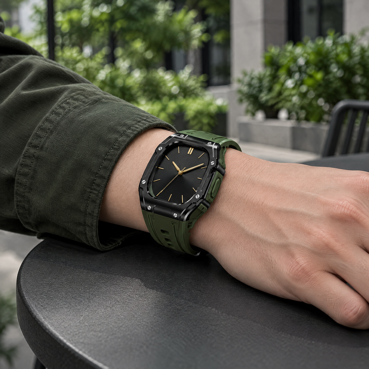 ARCUS Black Greenを装着したアップルウォッチ一体型ケース